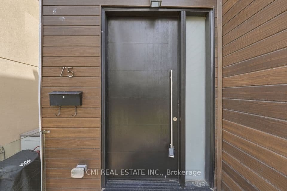 75 Kenilworth Avenue, Toronto, ON M4L 3S4 – photo 3