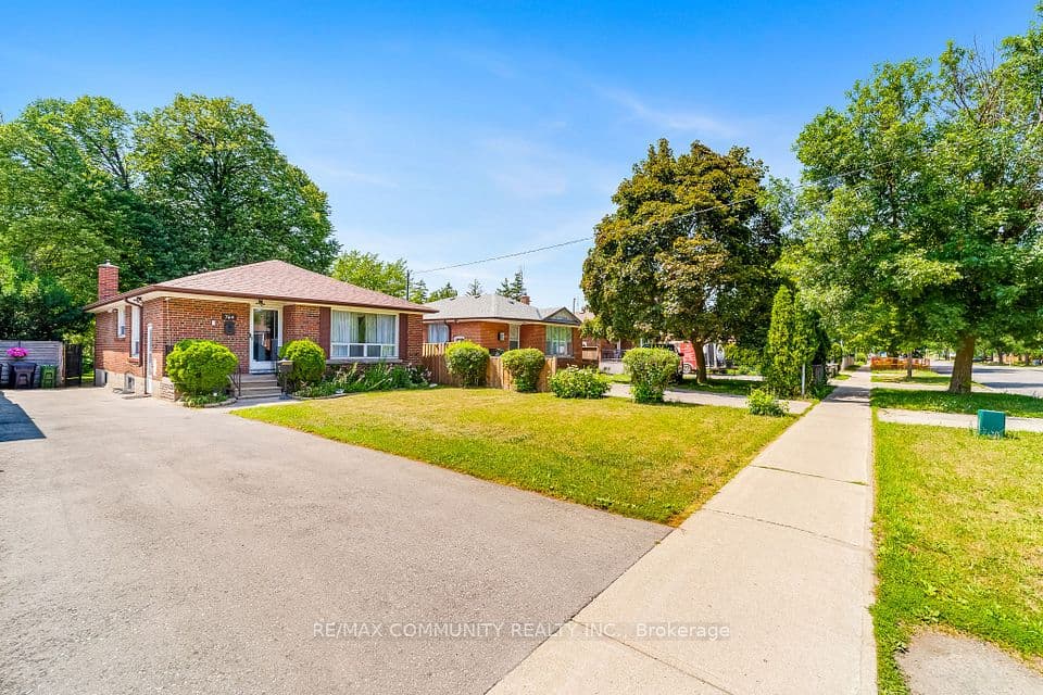 764 Brimley Road, Toronto, ON M1J 1C6 – main photo