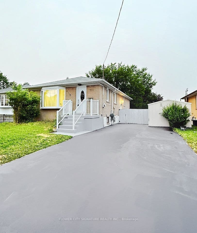 753 Scarborough Golf Club Road, Toronto, ON M1G 1H9 – main photo