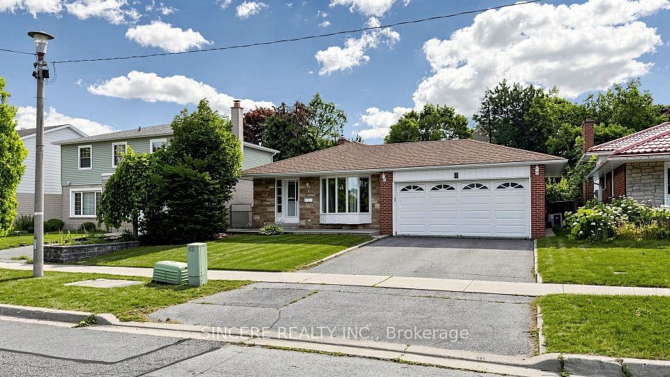 5 Glendower Circuit, Toronto, ON M1T 2Y9 – main photo