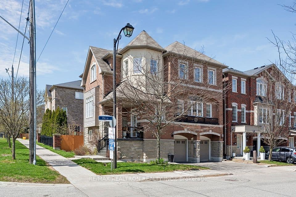 12 Dale Avenue, Toronto, ON M1J 3J5 – main photo