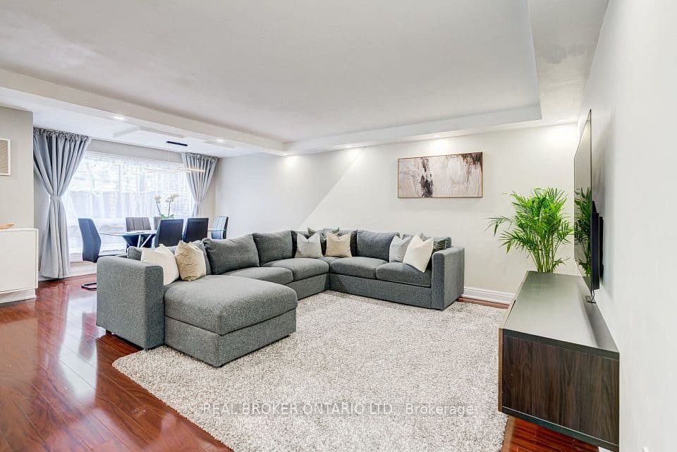 130 Ling Road 62, Toronto, ON M1E 4V9 – main photo