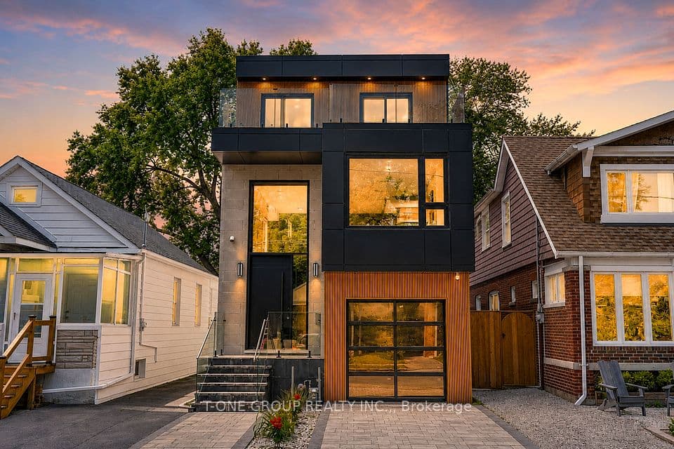 570 Main Street, Toronto, ON M4C 4Y4 – main photo