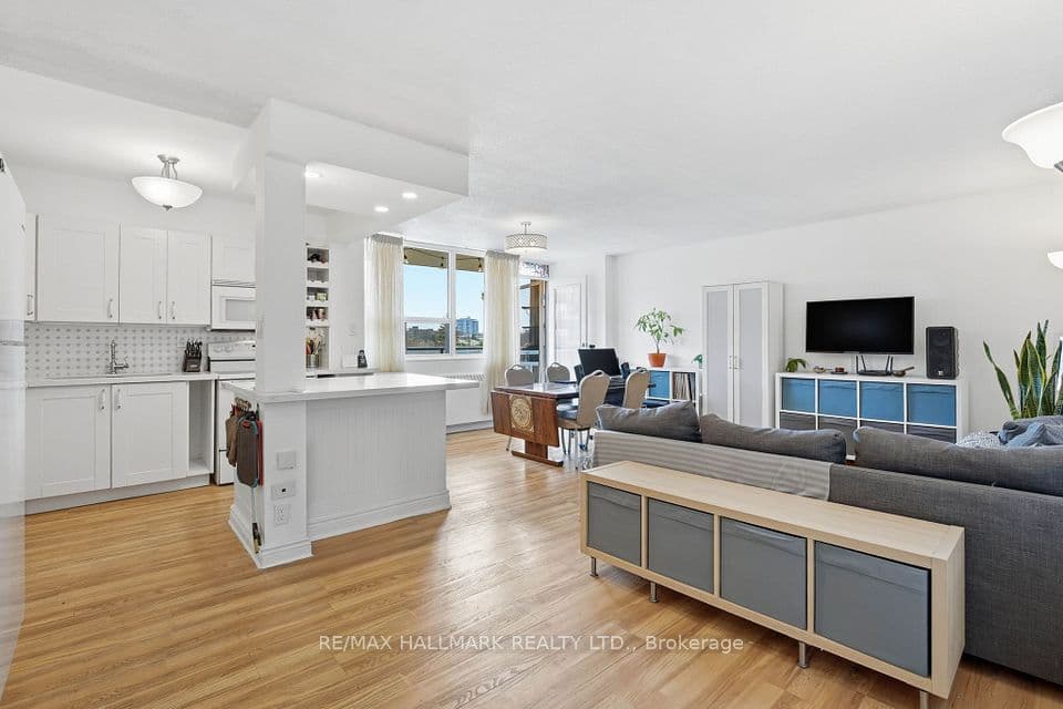 180 Markham Road 503, Toronto, ON M1M 2Z9 – main photo
