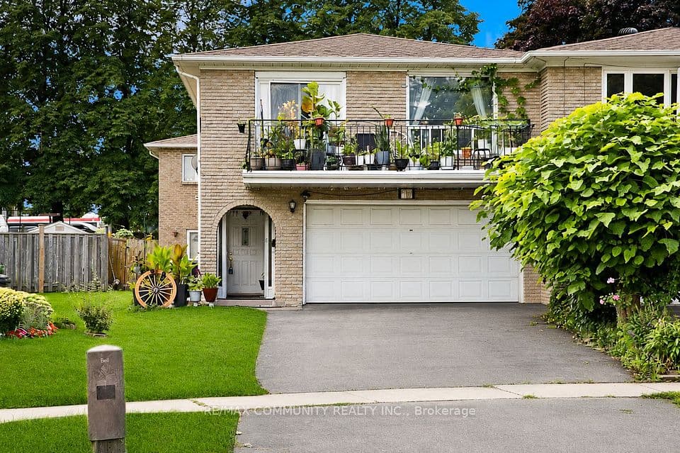 17 Tineta Crescent, Toronto, ON M1S 2Y5 – main photo