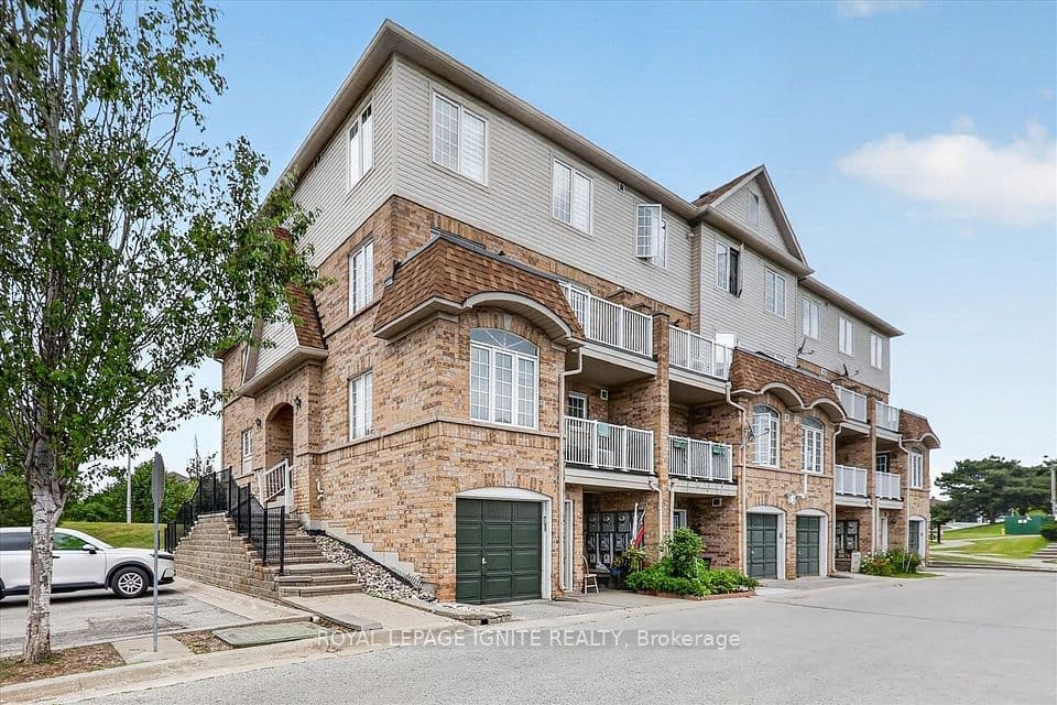 200 Mclevin Avenue 90, Toronto, ON M1B 6C8 – main photo