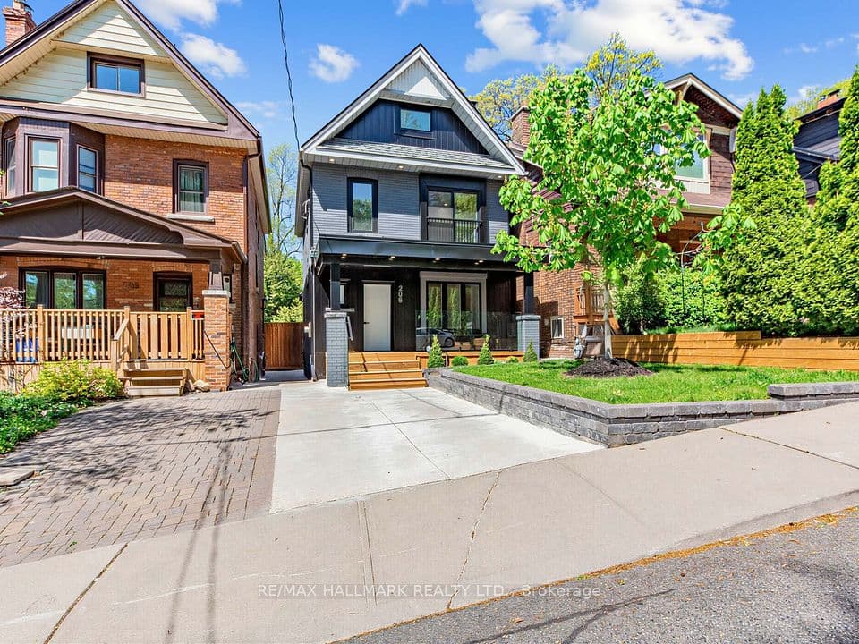 208 Gainsborough Road, Toronto, ON M4L 3C6 – main photo