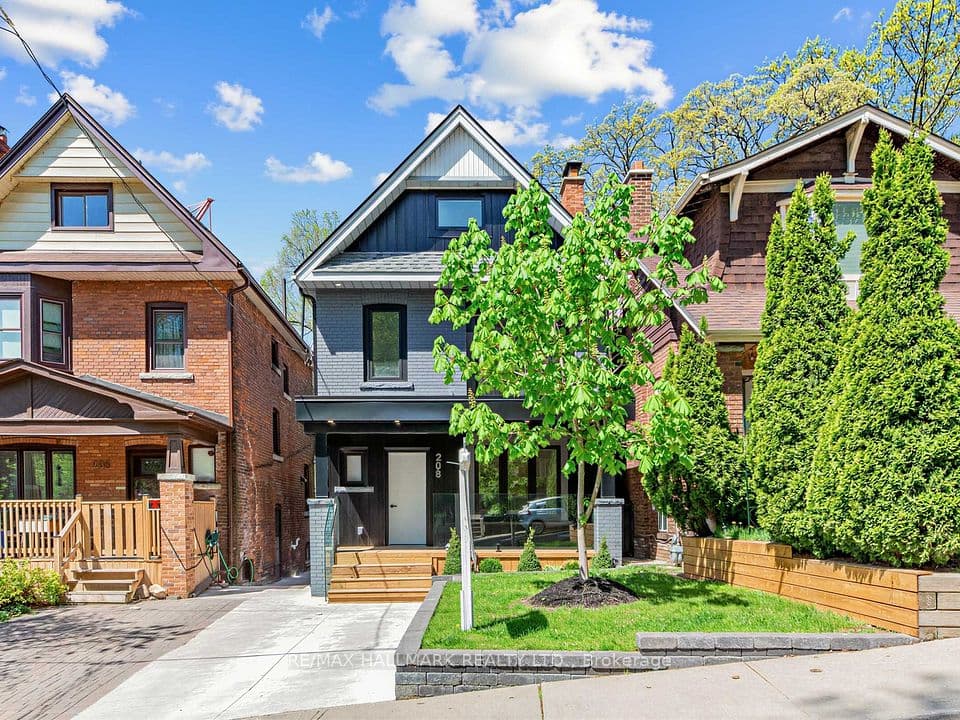 208 Gainsborough Road, Toronto, ON M4L 3C6 – photo 2