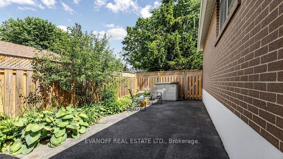 23 Earswick Drive, Toronto, ON M1E 1C7 – photo 2