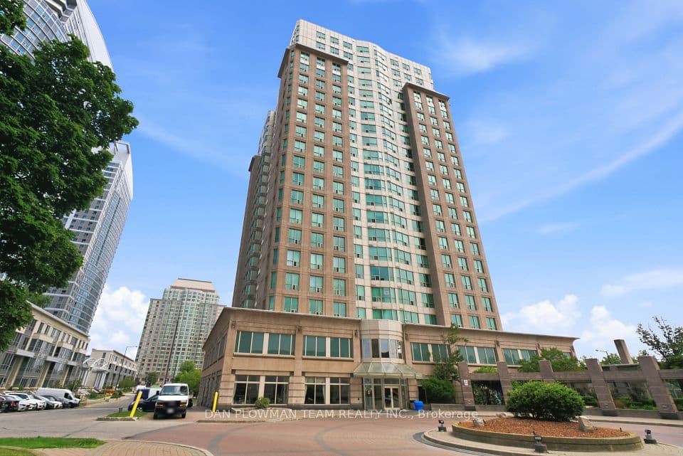 8 Lee Centre Drive 913, Toronto, ON M1H 3H8 – main photo