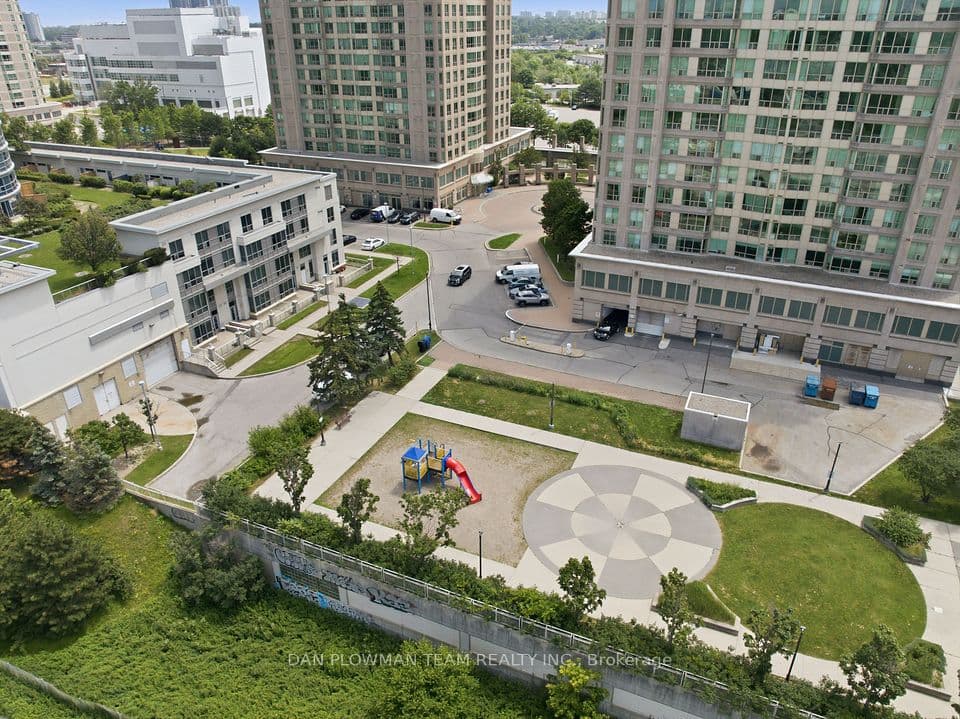 8 Lee Centre Drive 913, Toronto, ON M1H 3H8 – photo 3