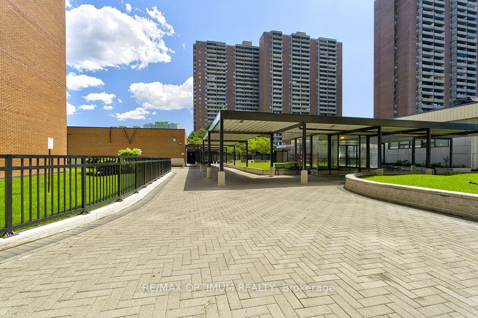 5 Massey Square 2110, Toronto, ON M4C 5L6 – photo 3