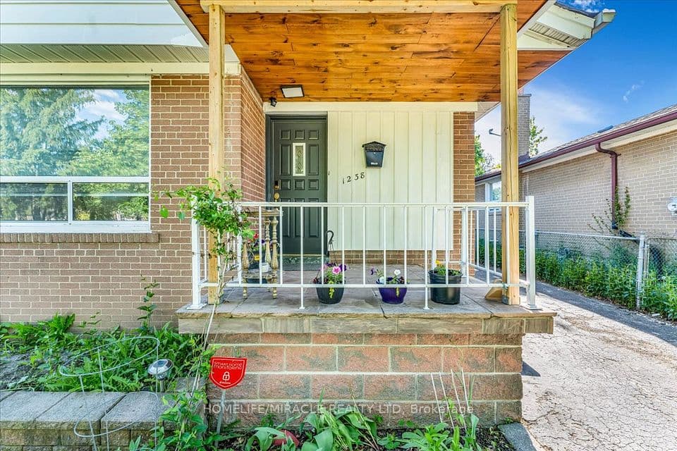 1238 Pharmacy Avenue, Toronto, ON M1R 2H9 – photo 3