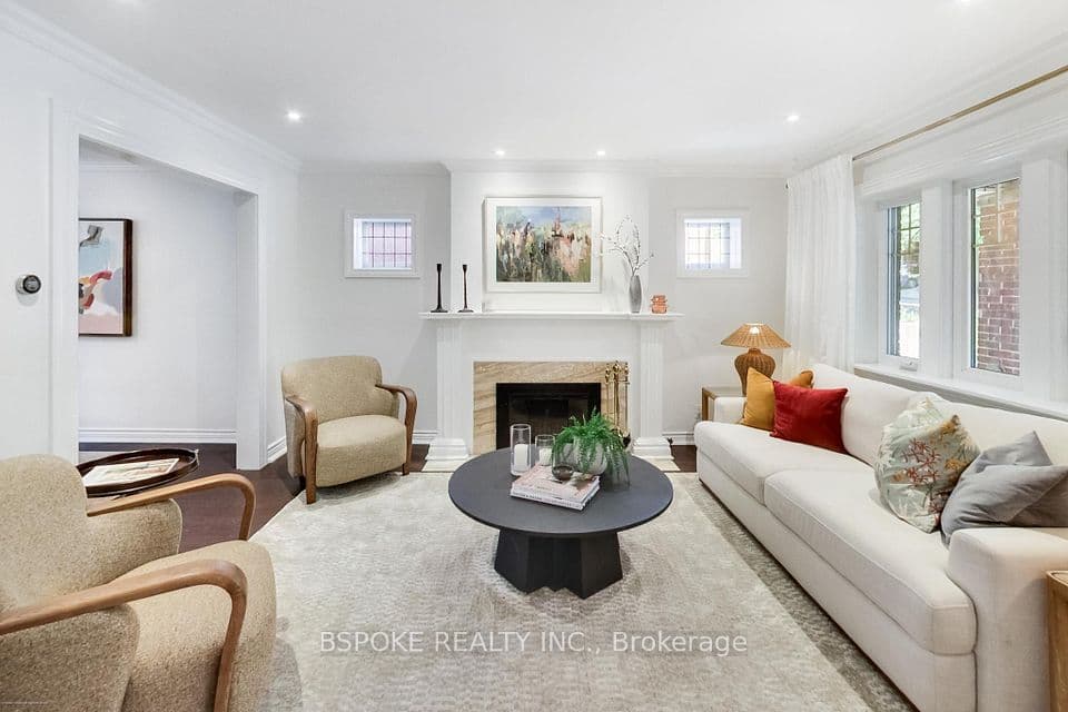 214 Gainsborough Road, Toronto, ON M4L 3C6 – main photo