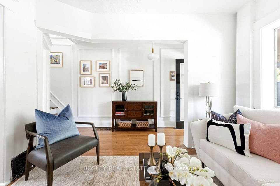 308 Springdale Boulevard, Toronto, ON M4C 2A2 – main photo