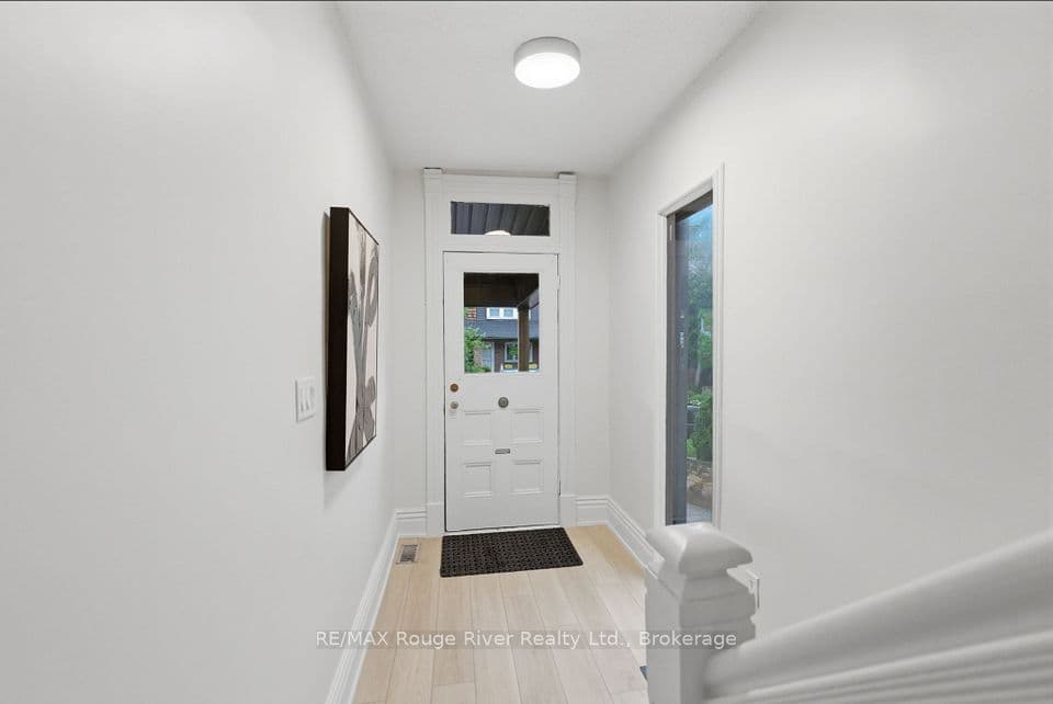 7 Heyworth Crescent, Toronto, ON M4E 1T6 – photo 2