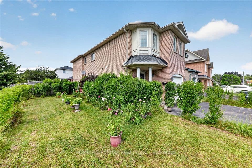 16 Rozell Road, Toronto, ON M1C 2K9 – main photo