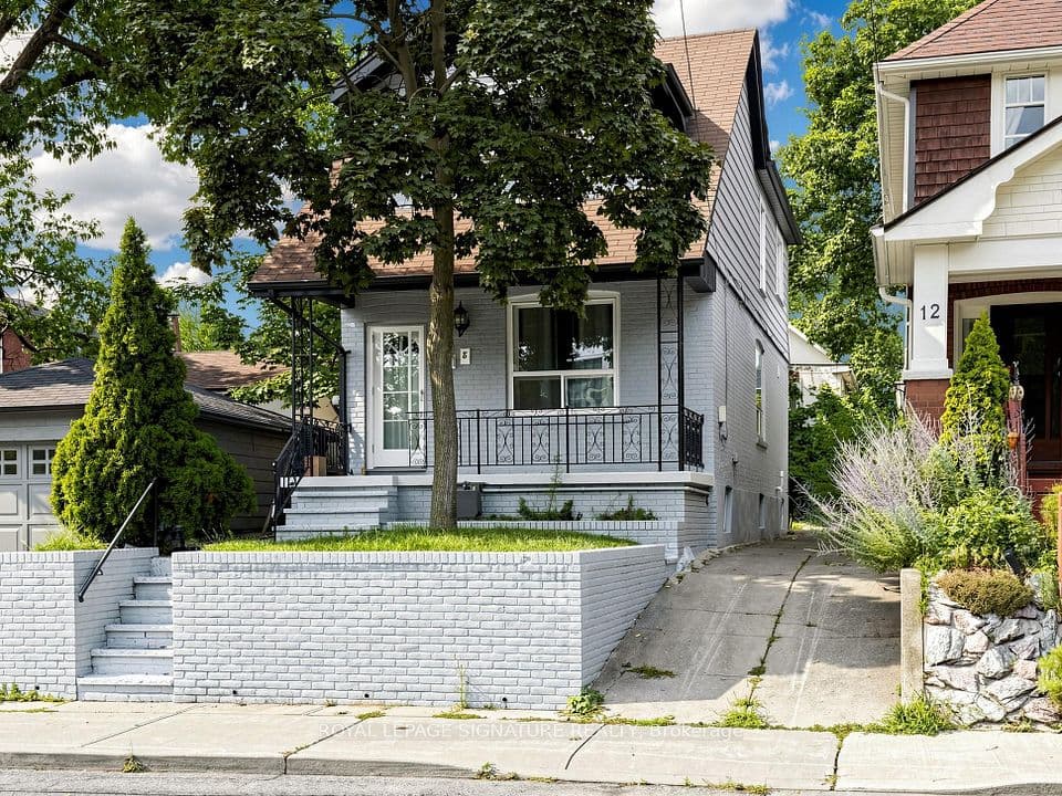 8 Harris Avenue, Toronto, ON M4C 1P4 – main photo