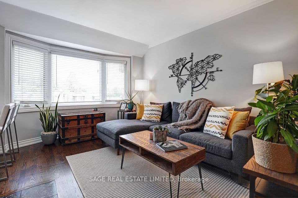 60 Kippendavie Avenue 301, Toronto, ON M4L 3R5 – main photo