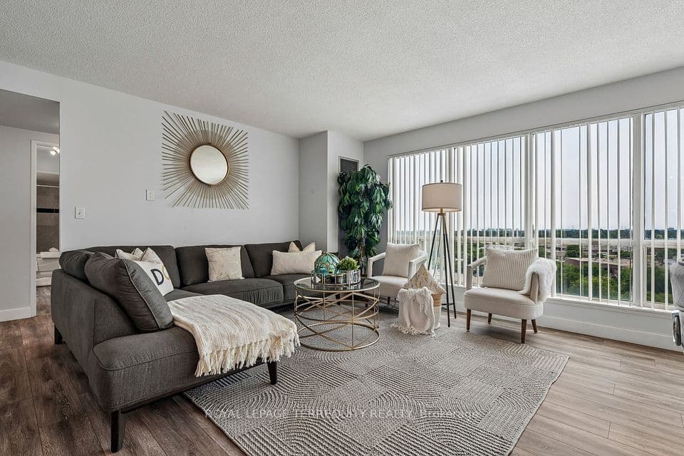 18 Lee Centre Drive 906, Toronto, ON M1H 3H5 – main photo
