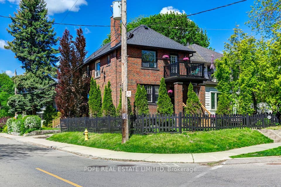 18 Edgewood Avenue, Toronto, ON M4L 3E6 – photo 2
