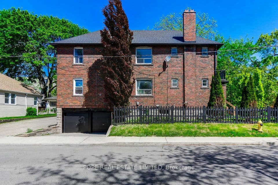 18 Edgewood Avenue, Toronto, ON M4L 3E6 – photo 3
