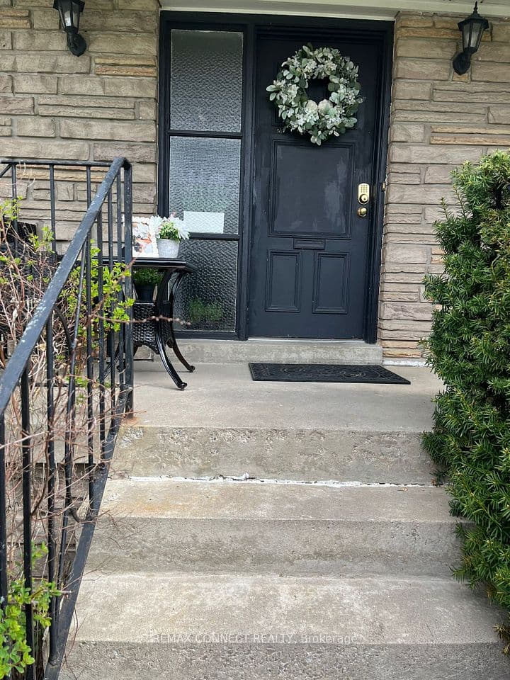 24 Lalton Place, Toronto, ON M1E 1T4 – photo 2