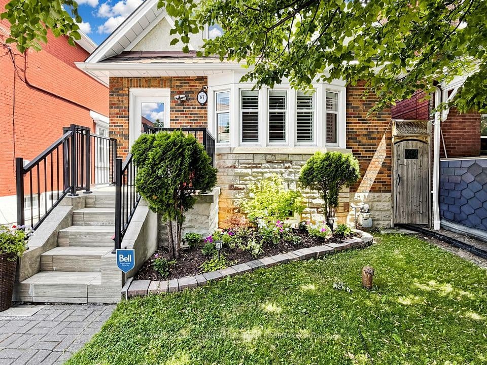 67 Barrington Avenue, Toronto, ON M4C 4Y9 – photo 3