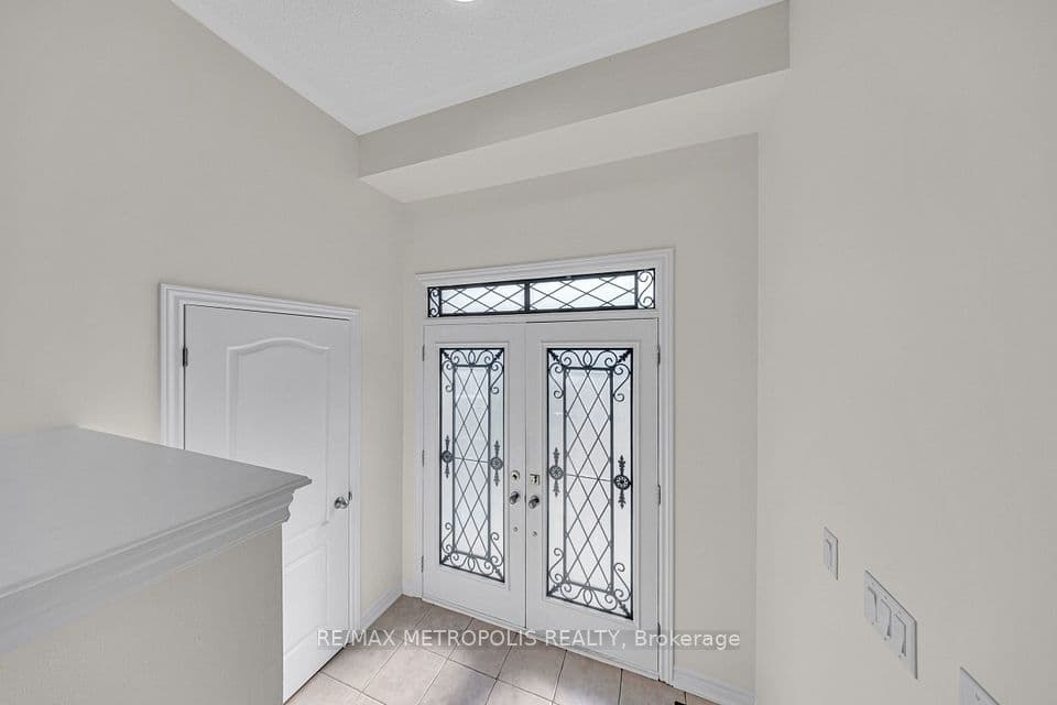 23 Gordon Cowling Street, Clarington, ON L1E 0G7 – photo 2