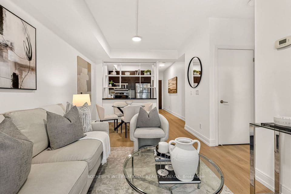 135 Village Green Square 519, Toronto, ON M1S 0G4 – main photo