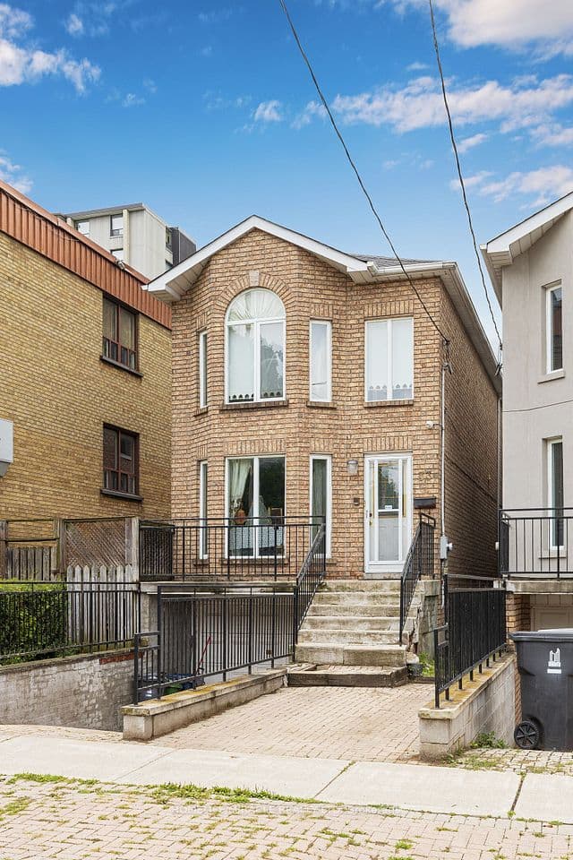 33 Torrens Avenue, Toronto, ON M4K 2H9 – main photo