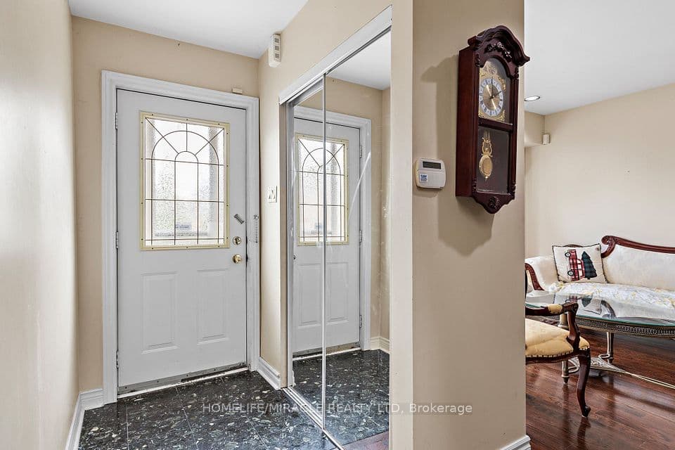 33 Torrens Avenue, Toronto, ON M4K 2H9 – photo 2