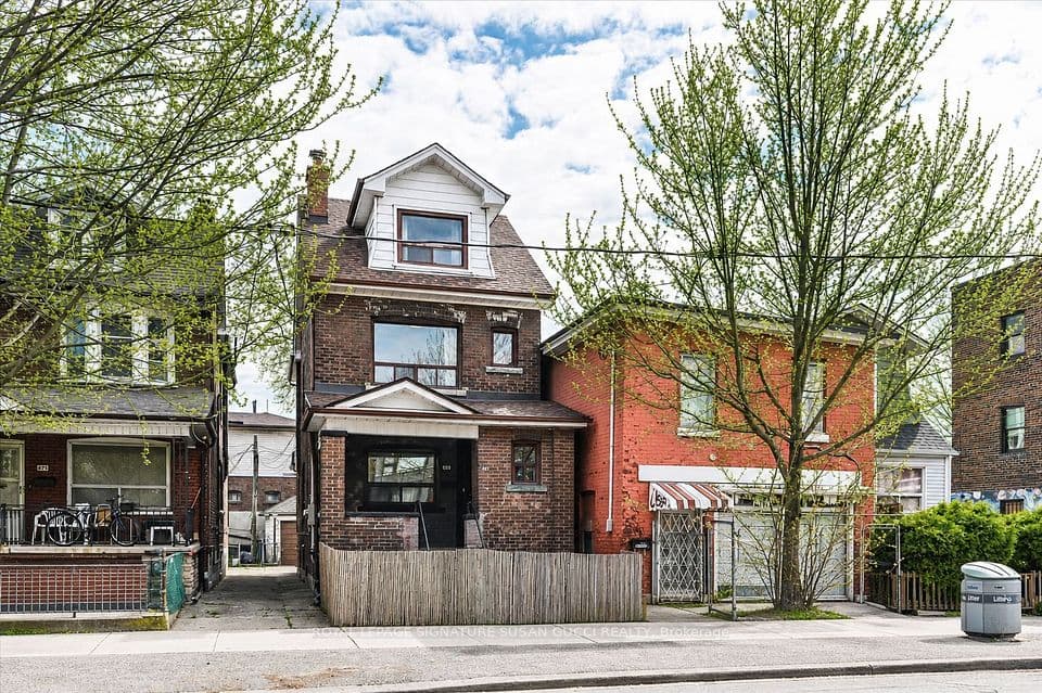 669 Greenwood Avenue, Toronto, ON M4J 4B3 – main photo