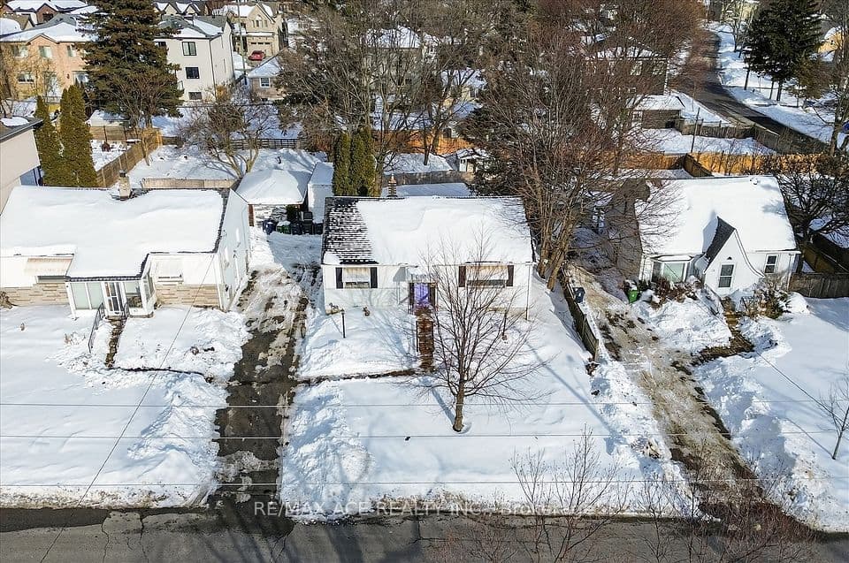 75 Brooklawn Avenue, Toronto, ON M1M 2P7 – main photo