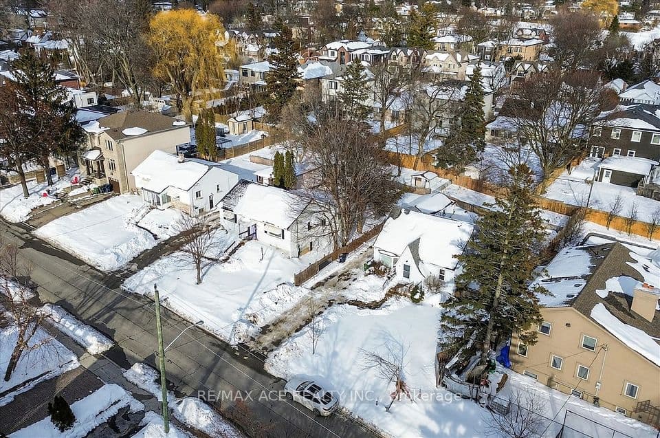 77 Brooklawn Avenue, Toronto, ON M1M 2P7 – main photo