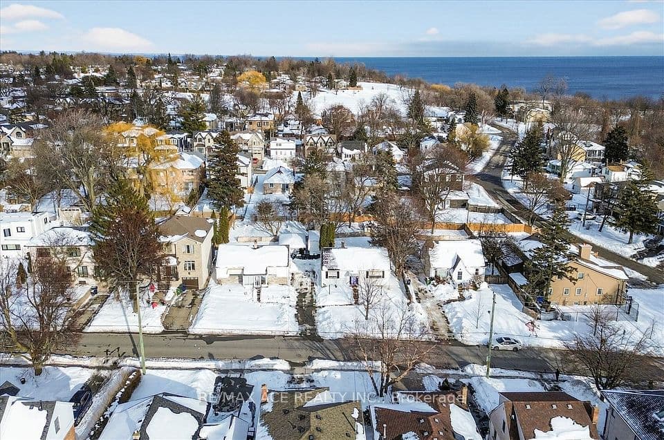 81 Brooklawn Avenue, Toronto, ON M1M 2P7 – main photo