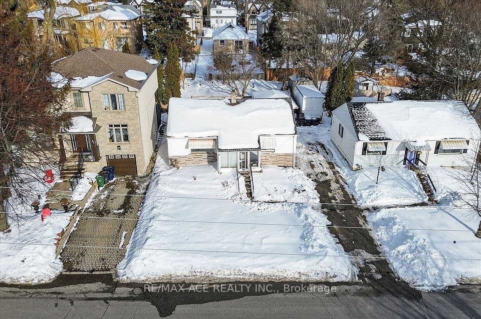 83 Brooklawn Avenue, Toronto, ON M1M 2P7 – main photo