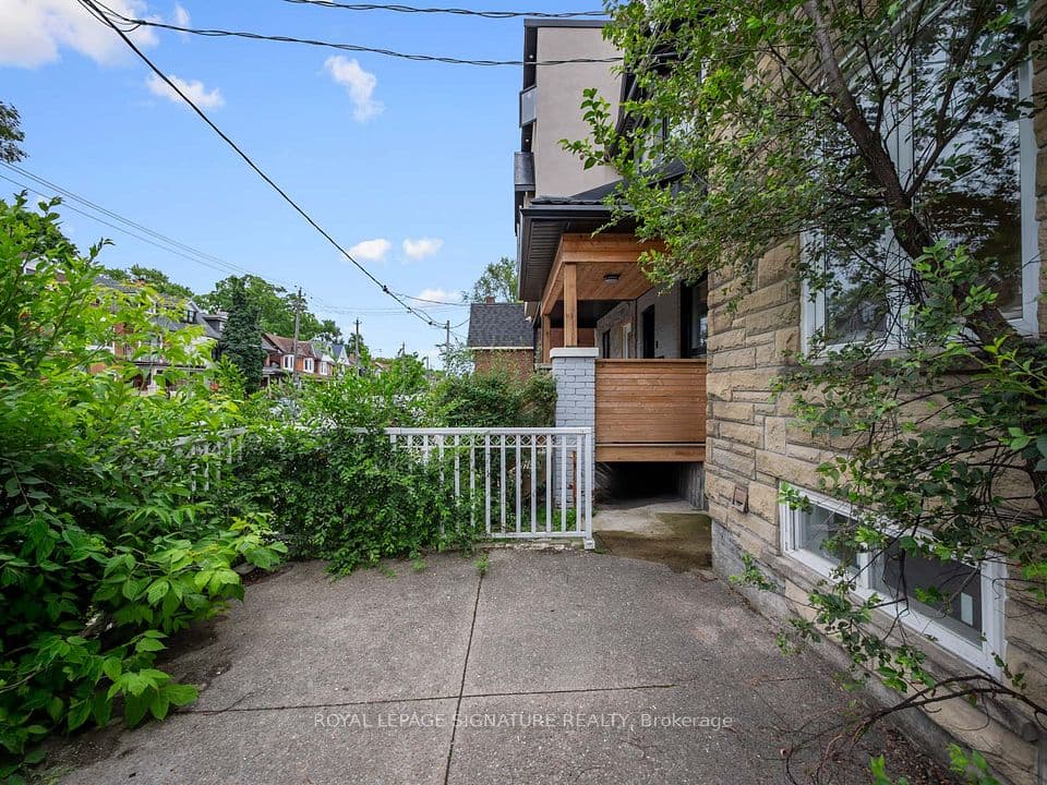 570 Jones Avenue, Toronto, ON M4J 3H1 – photo 2