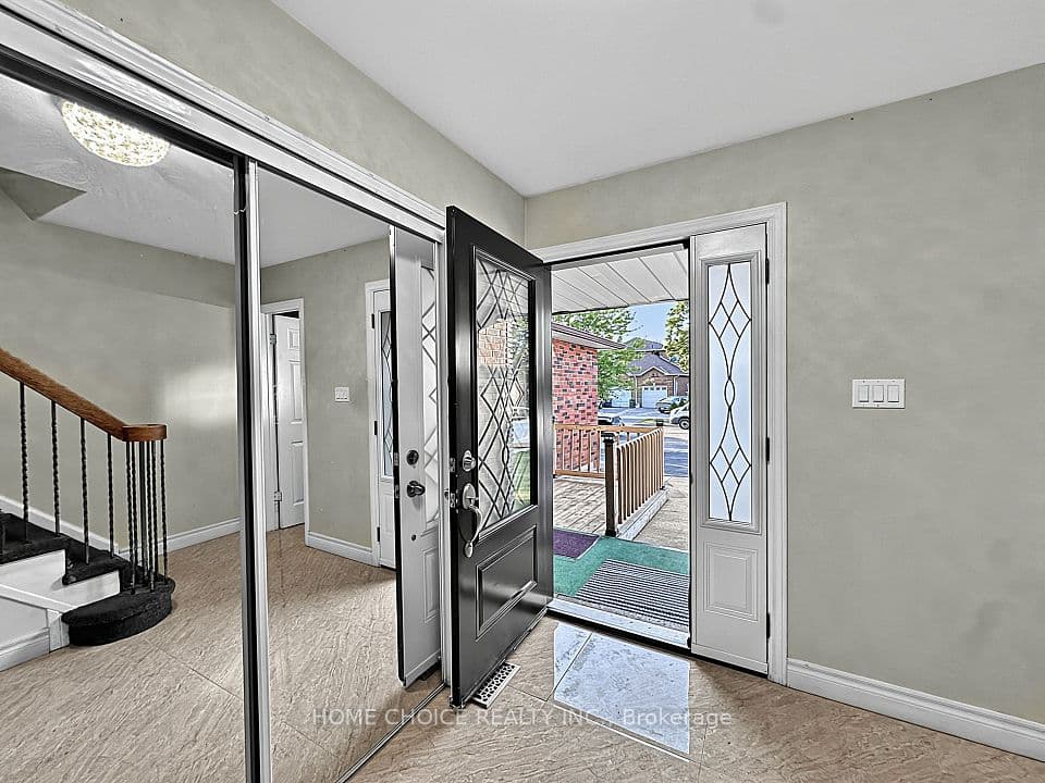 38 Robbinstone Drive, Toronto, ON M1B 2E6 – photo 3