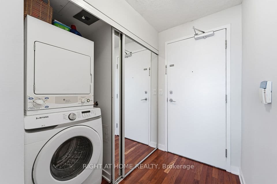 38 Lee Centre Drive 1612, Toronto, ON M1H 3J7 – photo 3