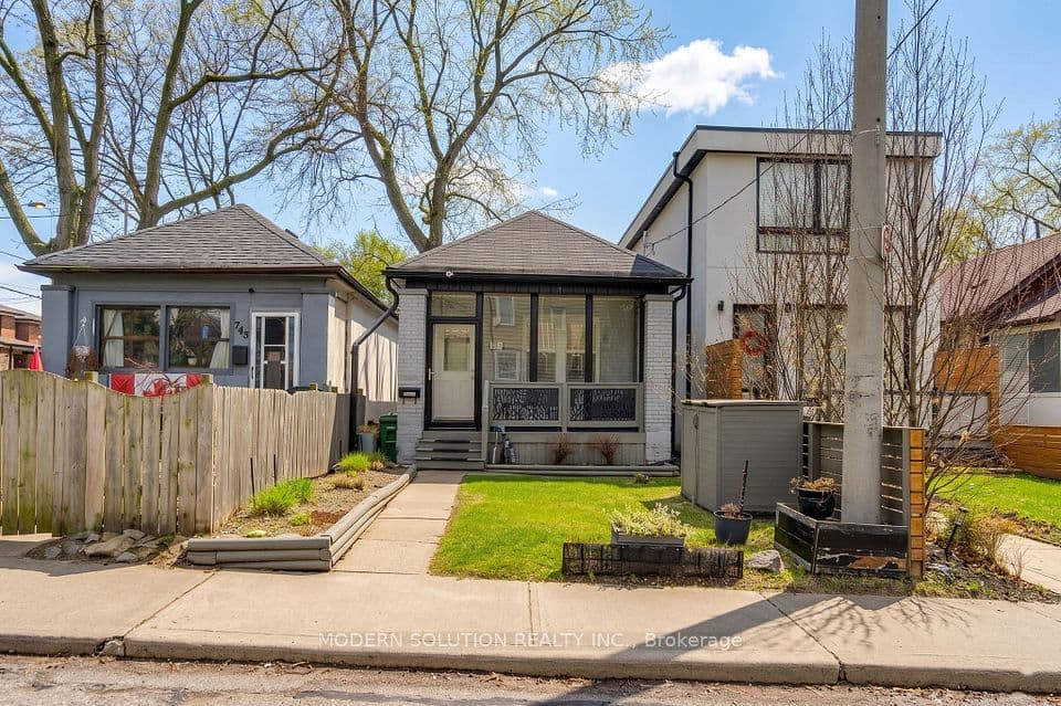 741 Milverton Boulevard, Toronto, ON M4C 1Y3 – main photo