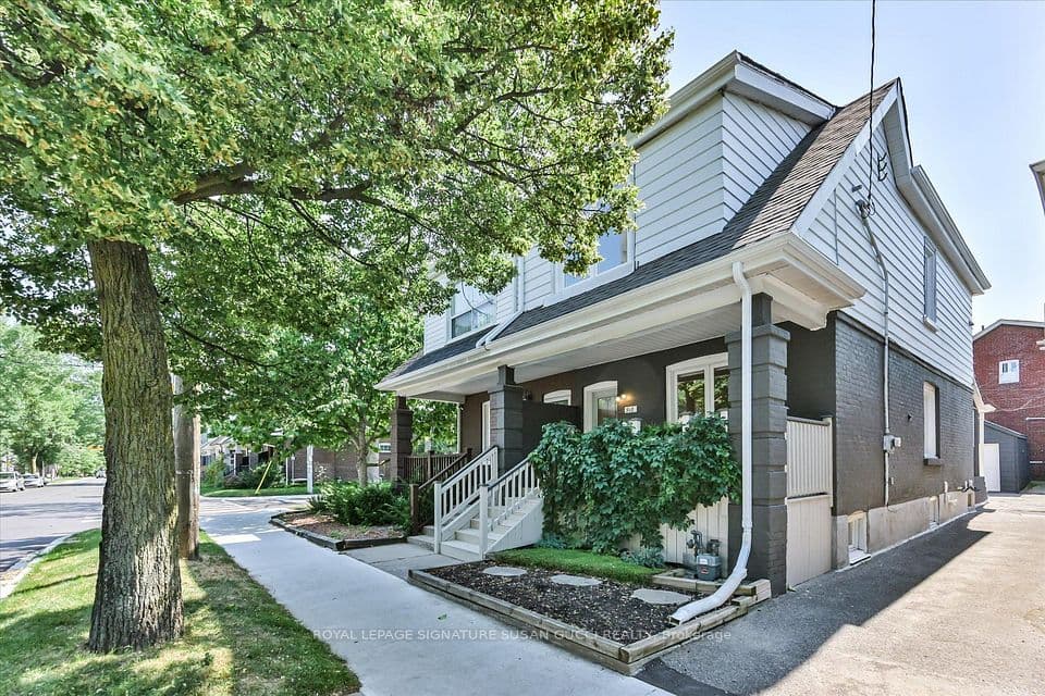 918 Greenwood Avenue, Toronto, ON M4J 4C1 – photo 2