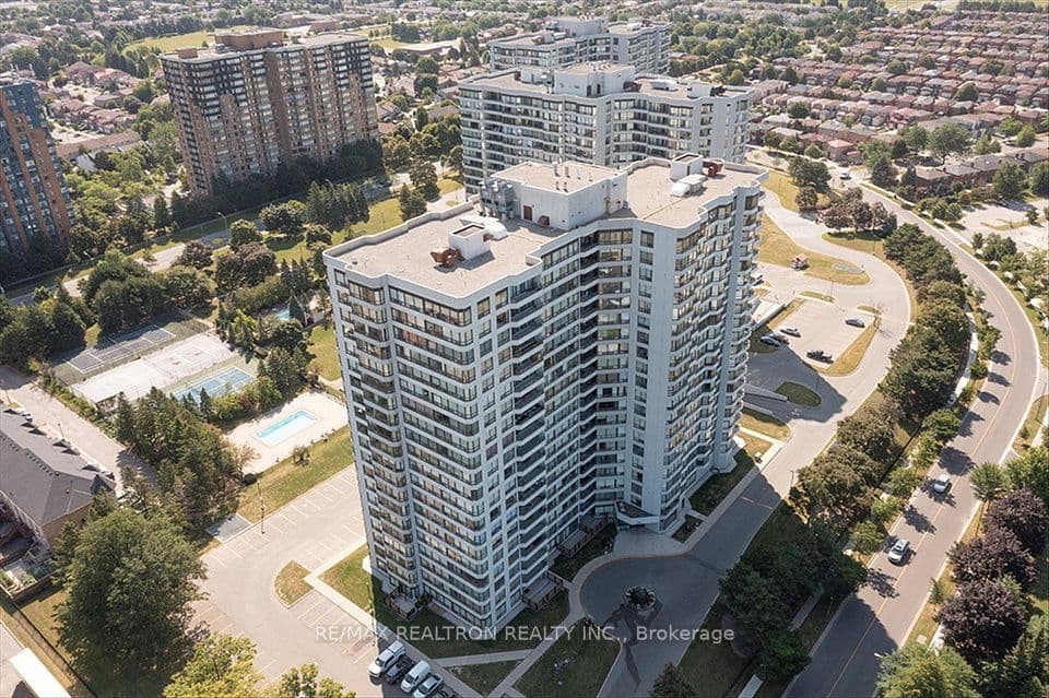 300 Alton Towers Circle 711, Toronto, ON M1V 4X9 – main photo