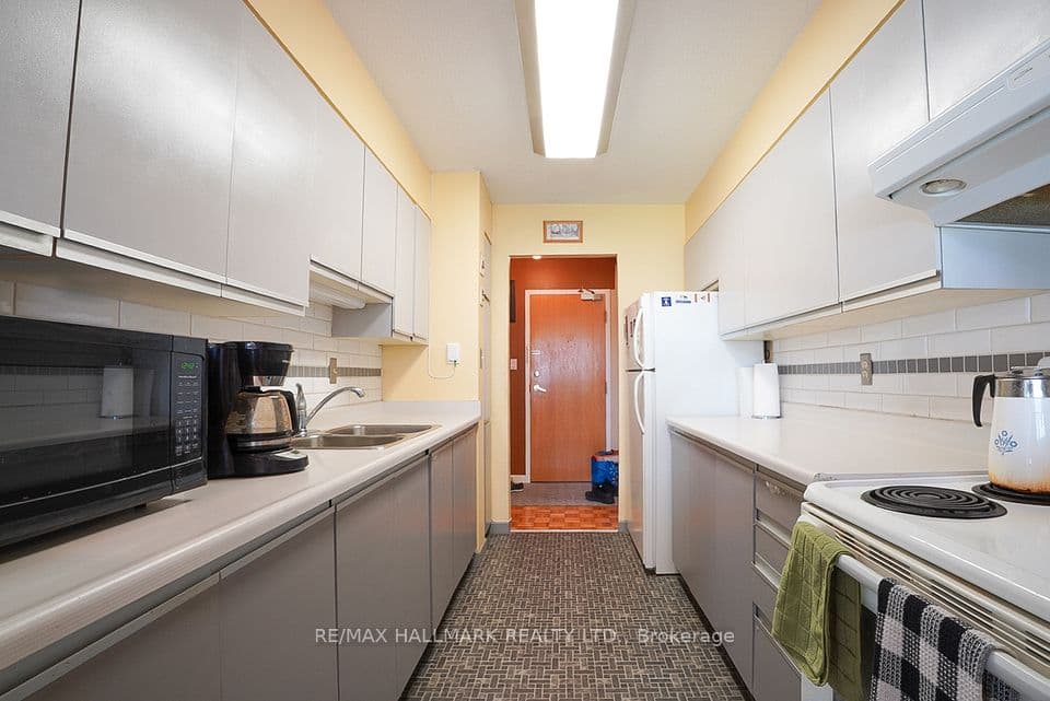 3734 St Clair Avenue E 203, Toronto, ON M1M 1T7 – photo 3