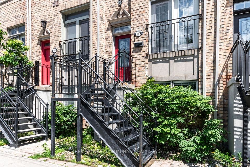1079 Broadview Avenue, Toronto, ON M4K 2S4 – photo 2