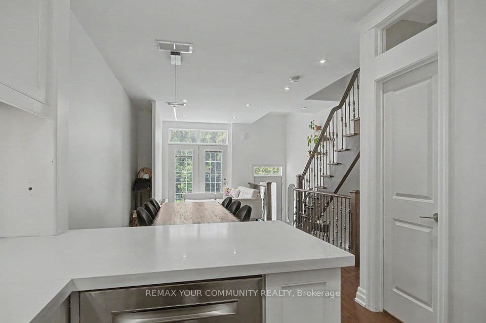 1079 Broadview Avenue, Toronto, ON M4K 2S4 – photo 3