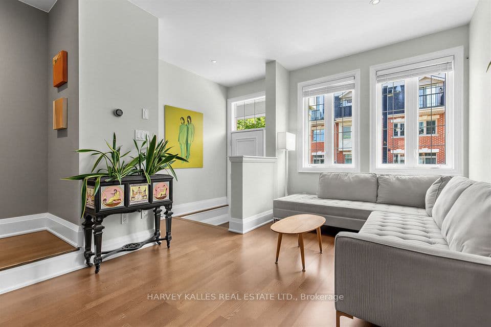 18 Sargent Lane, Toronto, ON M4E 3T9 – photo 3