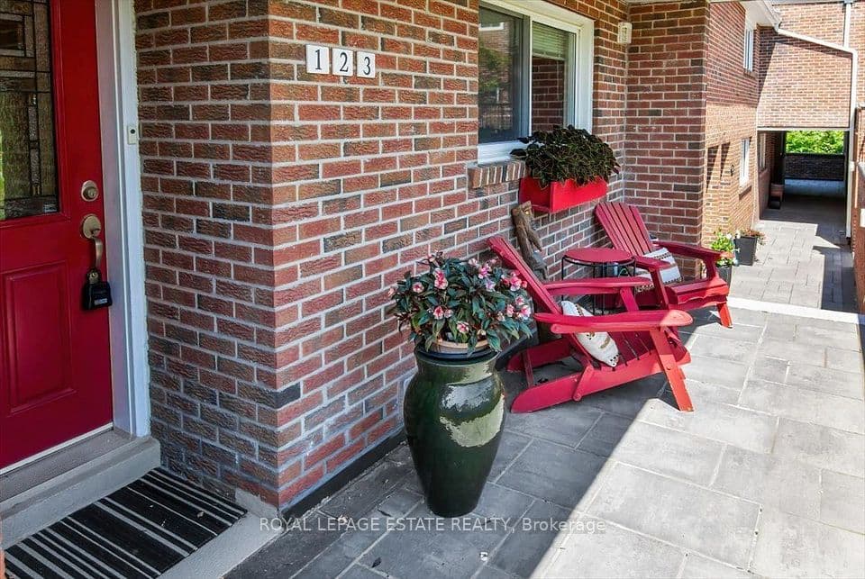 90 Edgewood Avenue 123, Toronto, ON M4L 3H1 – photo 2