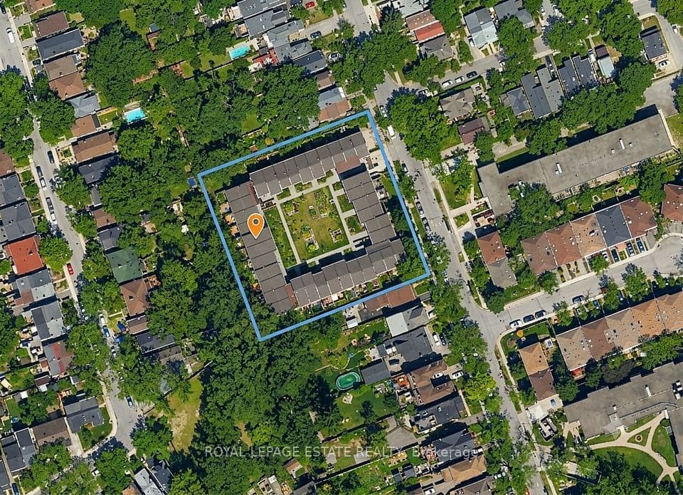 90 Edgewood Avenue 123, Toronto, ON M4L 3H1 – main photo