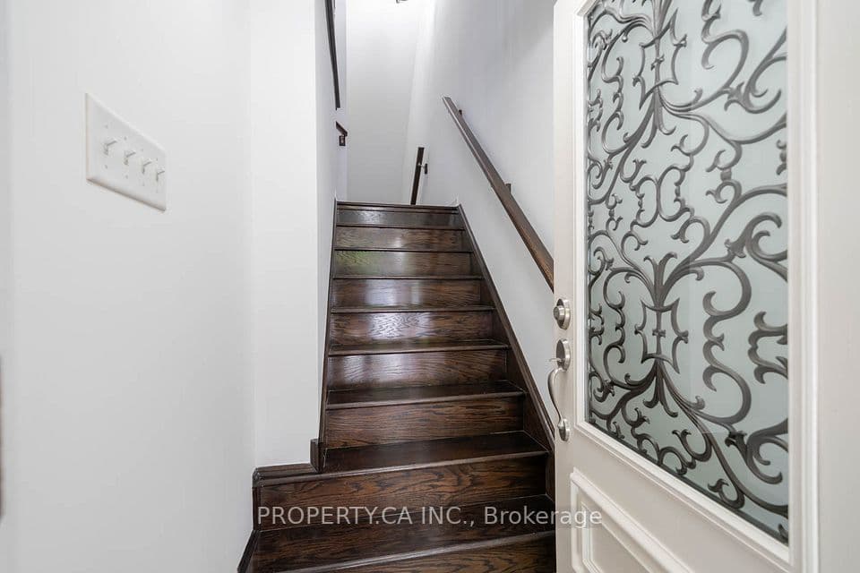 34 Ferguson Street, Toronto, ON M1L 0C2 – photo 3